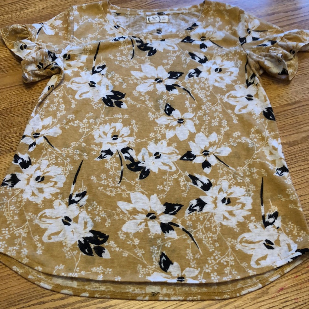 Maurices short sleeve shirt size medium